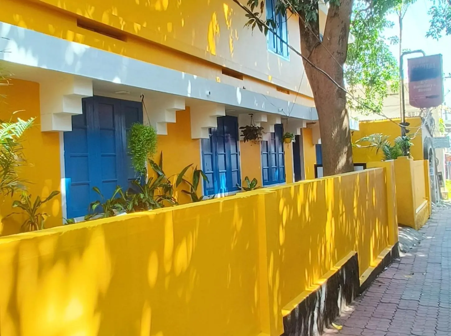 טריואנדרום Comfort Rooms And Dormitory בית הארחה